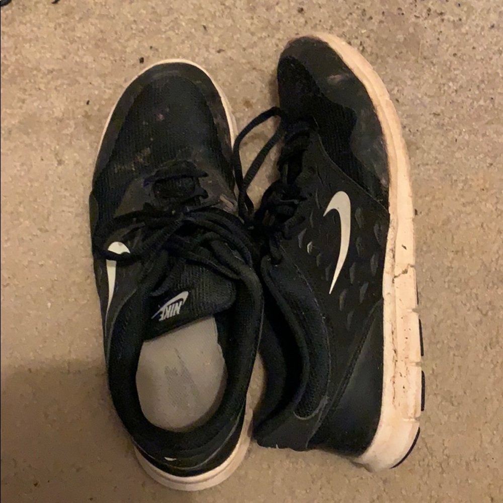 nike tennis shoes